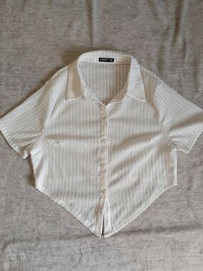 Size 3X White Point-Hem Short Sleeve Button-Down Top